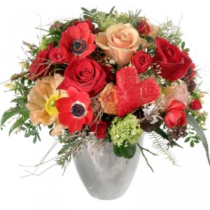 Valentinsstrauss mit roten Rosen